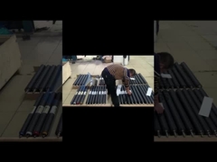 La superficie del rullo di gomma da stampa è liscia, resistente all'usura e ha una lunga durata di vita